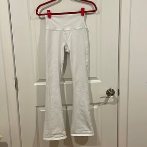 White alo yoga leggings